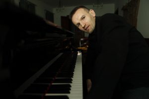 esernyos-live-double-weisz